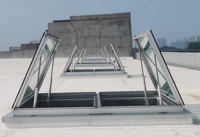 工程快訊——鄭州中原印刷電動排煙窗工程完工